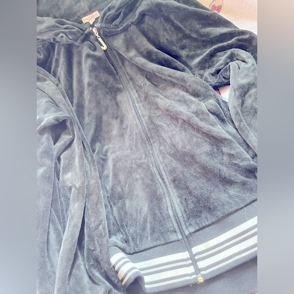 Juicy couture velour Diamond J jacket ⭐️✨ - Picture 1 of 4
